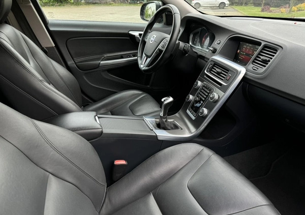 Volvo V60 cena 47900 przebieg: 199000, rok produkcji 2015 z Rzeszów małe 326